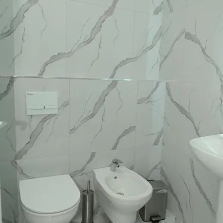Kayla * Golem (Tirana)
